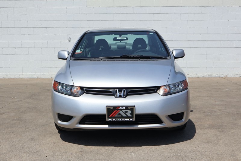 Honda Civic Coupe Vehicle Full-screen Gallery Image 02