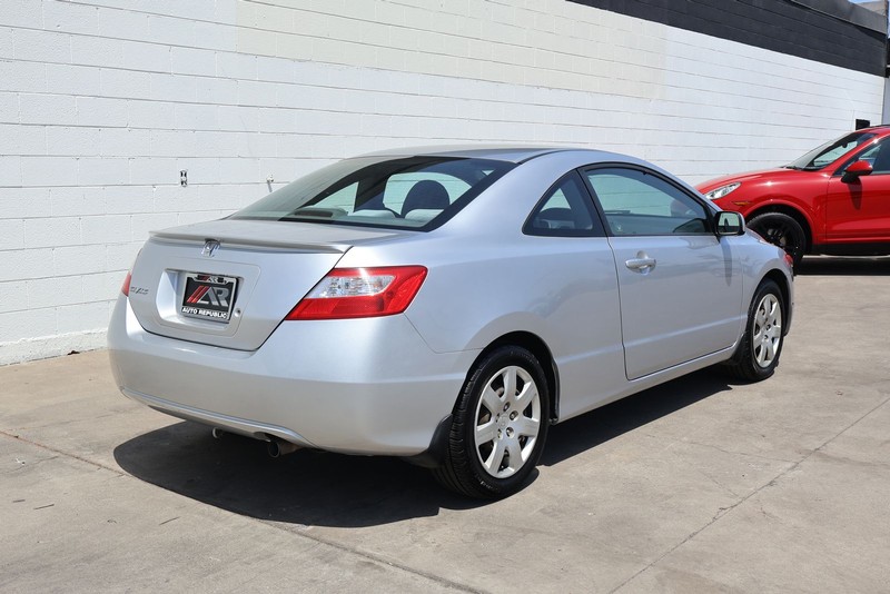 Honda Civic Coupe Vehicle Full-screen Gallery Image 05