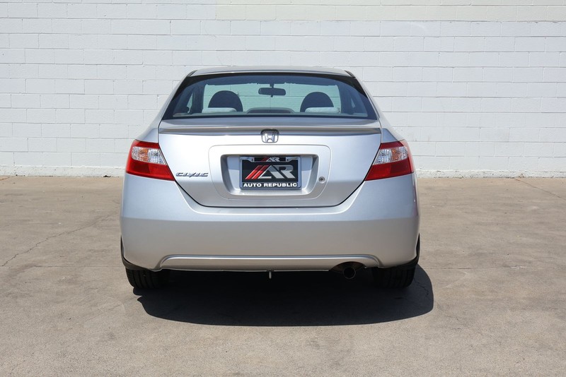 Honda Civic Coupe Vehicle Full-screen Gallery Image 06