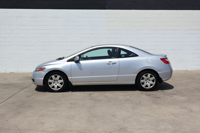 Honda Civic Coupe Vehicle Full-screen Gallery Image 09
