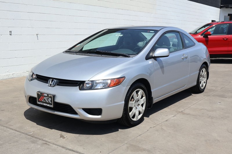 Honda Civic Coupe Vehicle Full-screen Gallery Image 10