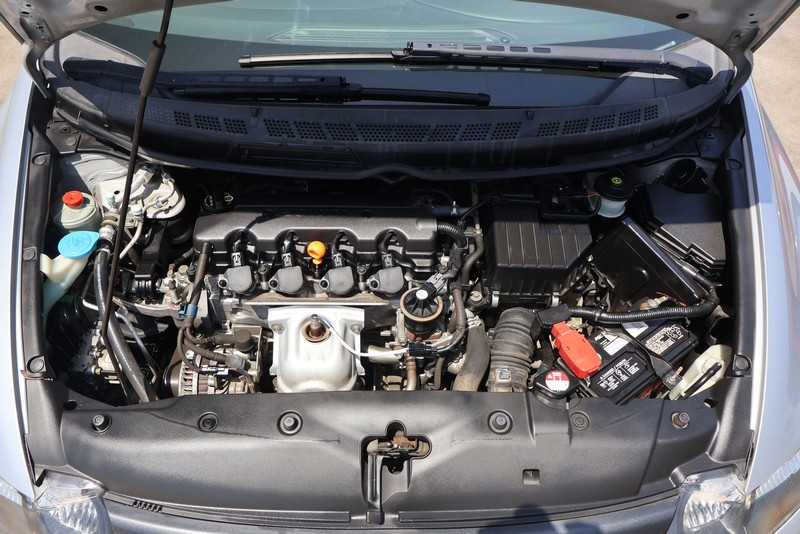 Honda Civic Coupe Vehicle Full-screen Gallery Image 11