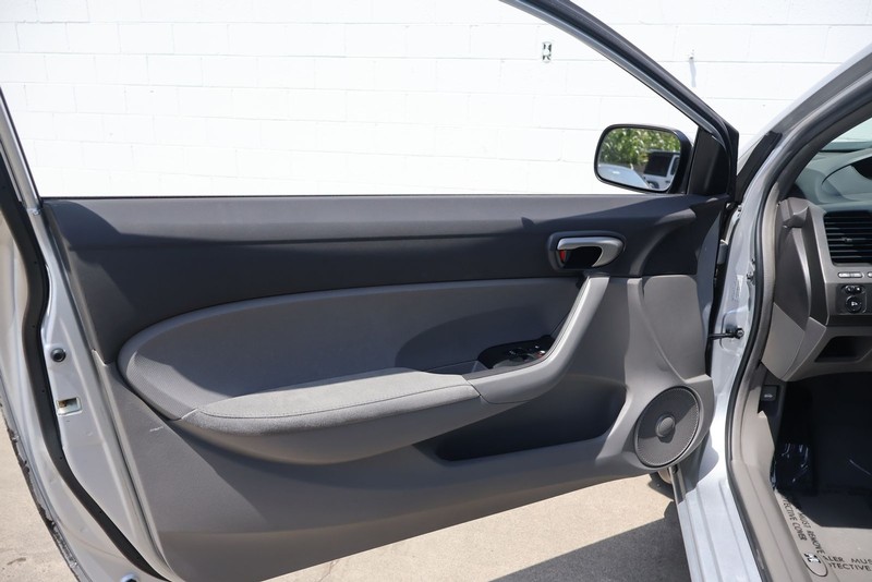Honda Civic Coupe Vehicle Full-screen Gallery Image 13