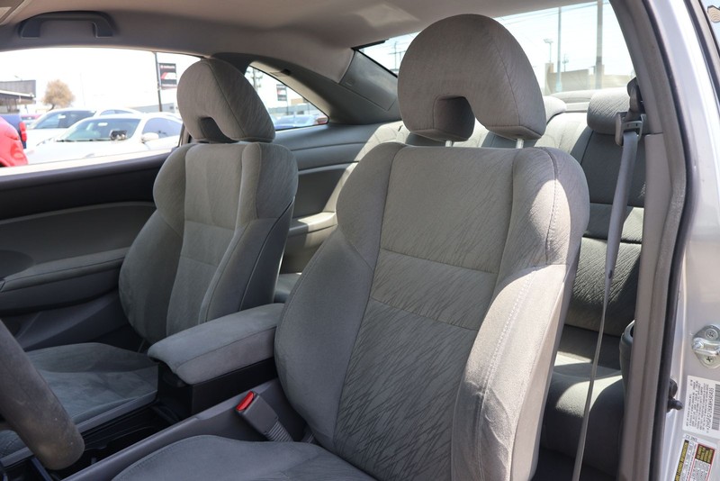 Honda Civic Coupe Vehicle Full-screen Gallery Image 15