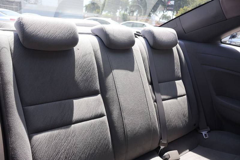 Honda Civic Coupe Vehicle Full-screen Gallery Image 19
