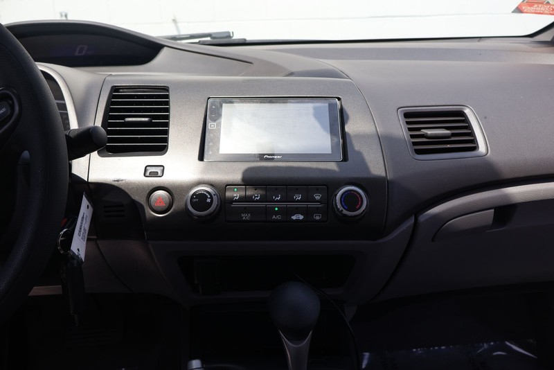Honda Civic Coupe Vehicle Full-screen Gallery Image 25