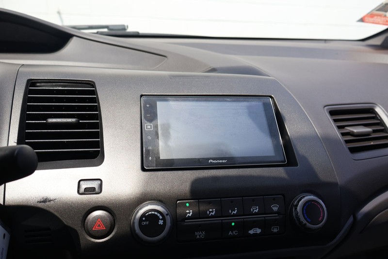 Honda Civic Coupe Vehicle Full-screen Gallery Image 26