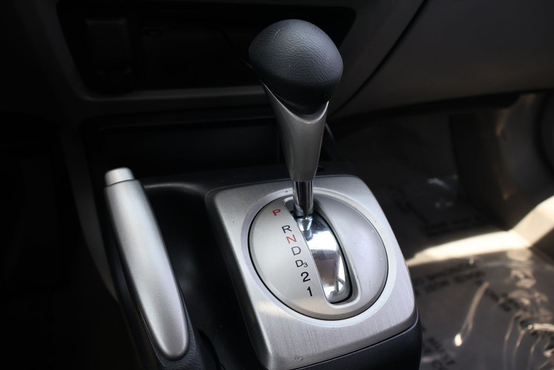 Honda Civic Coupe Vehicle Full-screen Gallery Image 27