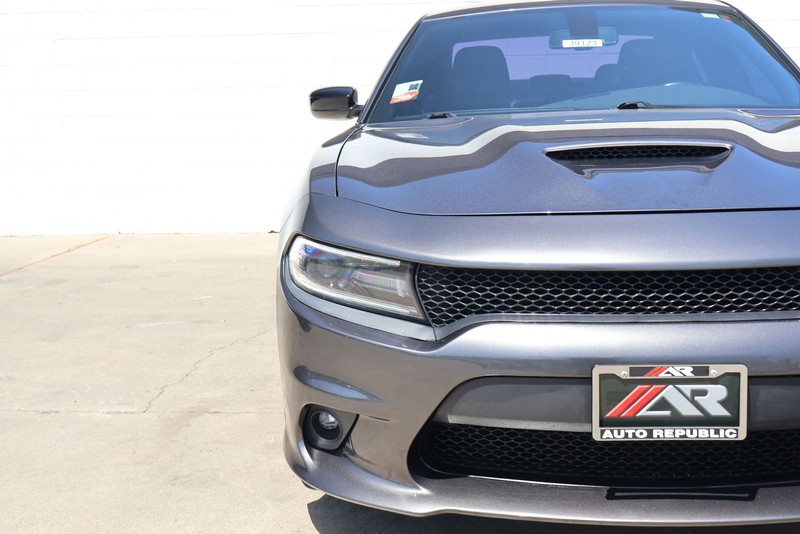 Dodge Charger Vehicle Full-screen Gallery Image 03