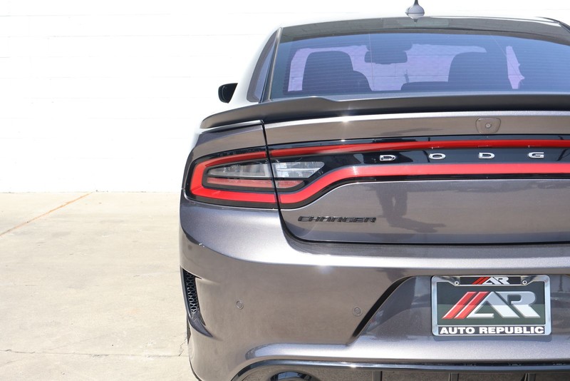 Dodge Charger Vehicle Full-screen Gallery Image 05
