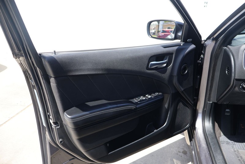 Dodge Charger Vehicle Full-screen Gallery Image 12