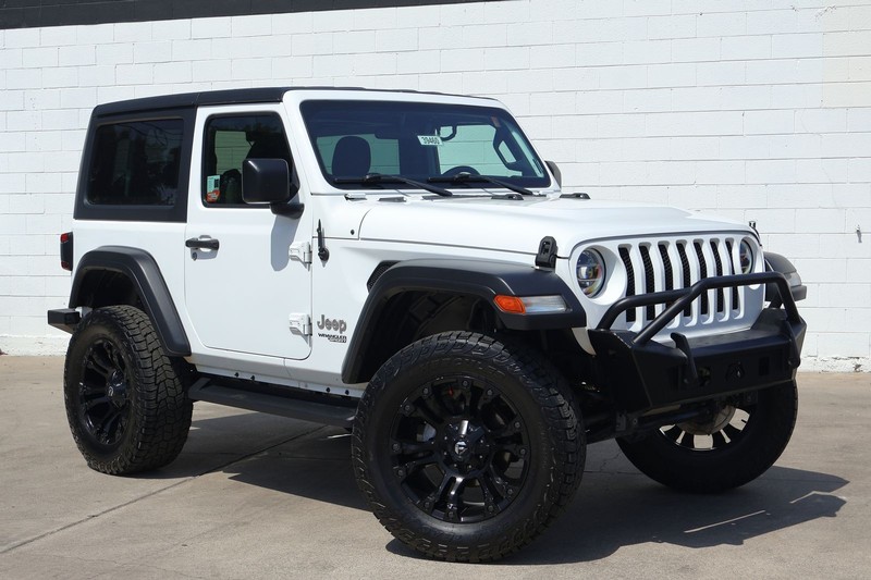 Jeep Wrangler Vehicle Full-screen Gallery Image 01