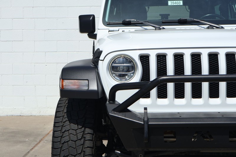 Jeep Wrangler Vehicle Full-screen Gallery Image 03