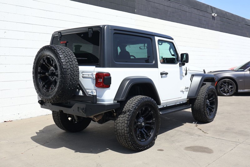 Jeep Wrangler Vehicle Full-screen Gallery Image 05