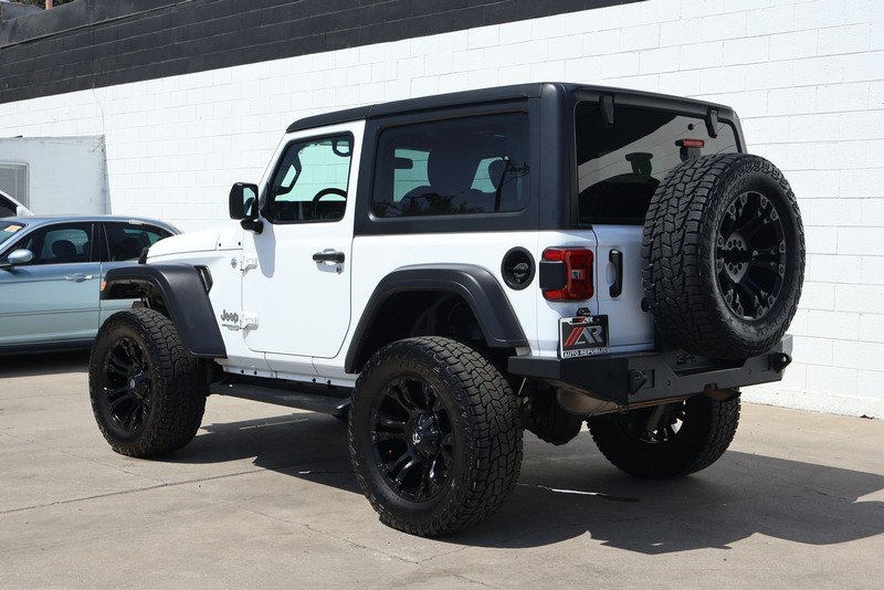Jeep Wrangler Vehicle Full-screen Gallery Image 09
