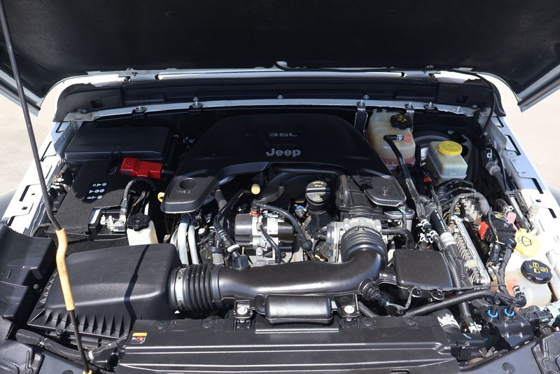 Jeep Wrangler Vehicle Full-screen Gallery Image 12
