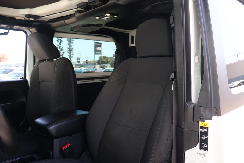 Jeep Wrangler Vehicle Full-screen Gallery Image 16