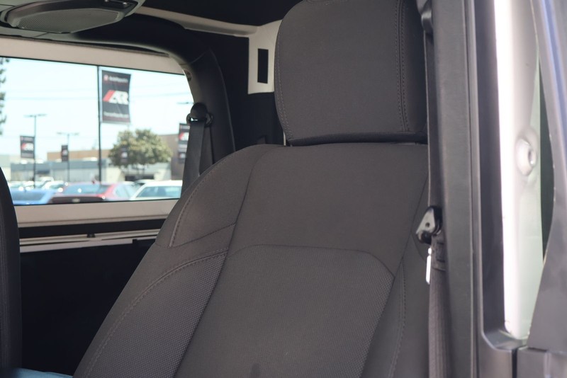 Jeep Wrangler Vehicle Full-screen Gallery Image 17