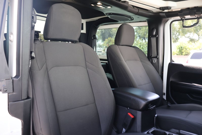 Jeep Wrangler Vehicle Full-screen Gallery Image 19