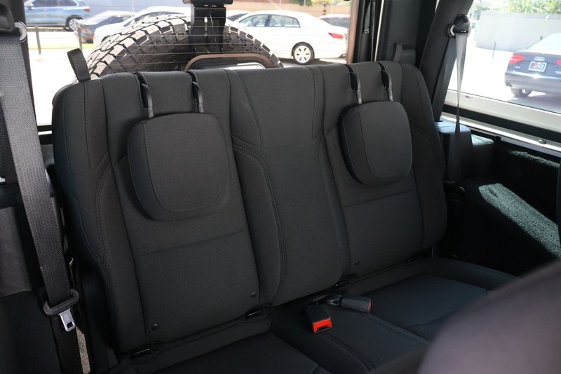 Jeep Wrangler Vehicle Full-screen Gallery Image 20