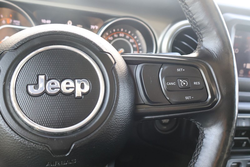 Jeep Wrangler Vehicle Full-screen Gallery Image 24