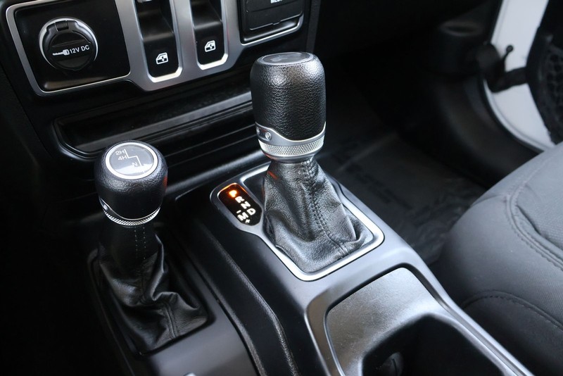 Jeep Wrangler Vehicle Full-screen Gallery Image 29