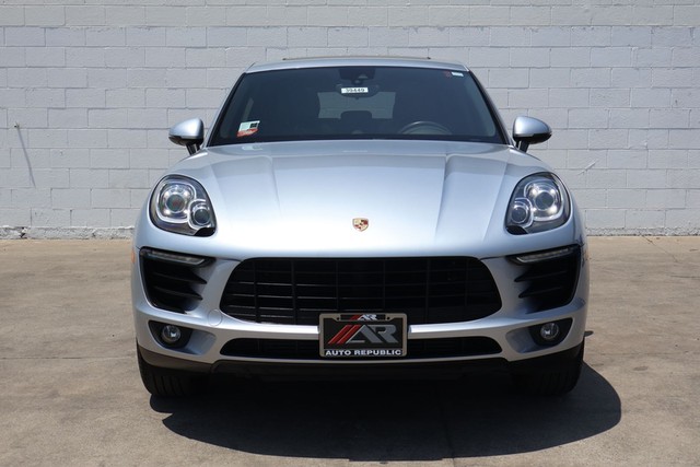 2017 Porsche Macan -'s photo