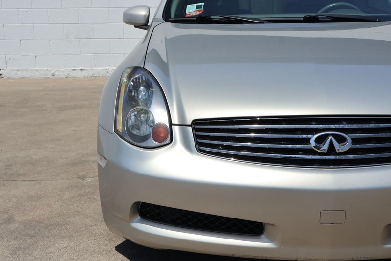 INFINITI G35 Coupe Vehicle Full-screen Gallery Image 03