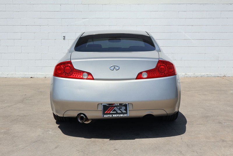 INFINITI G35 Coupe Vehicle Full-screen Gallery Image 06