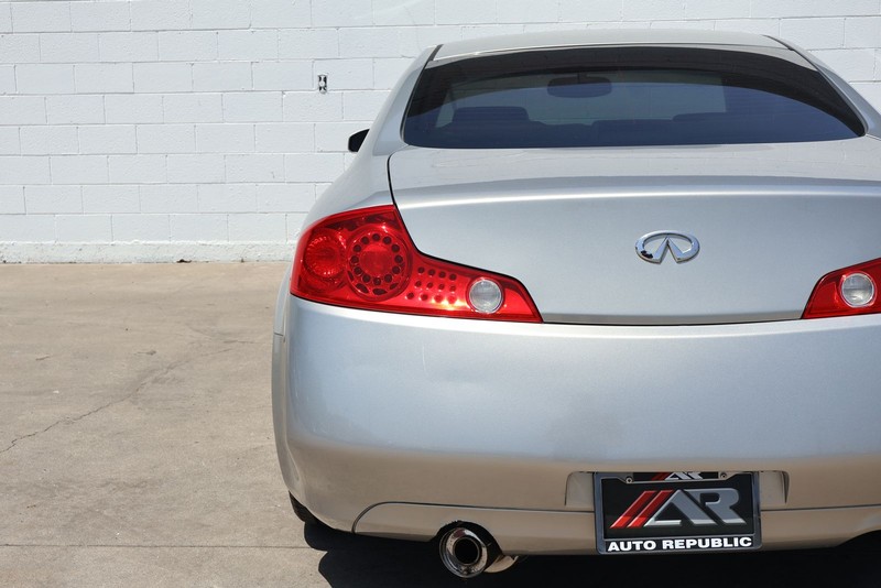 INFINITI G35 Coupe Vehicle Full-screen Gallery Image 07