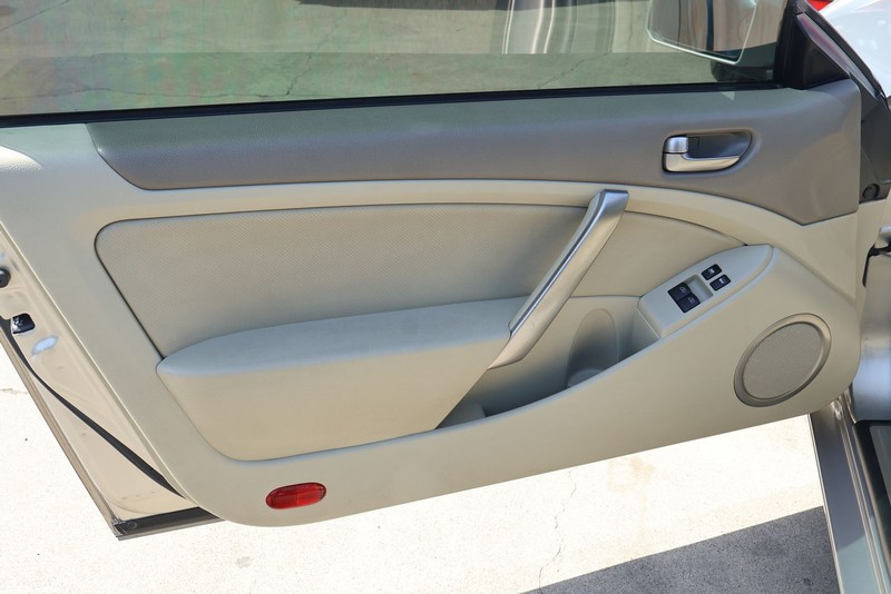 INFINITI G35 Coupe Vehicle Full-screen Gallery Image 14