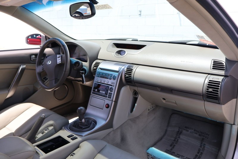 INFINITI G35 Coupe Vehicle Full-screen Gallery Image 19