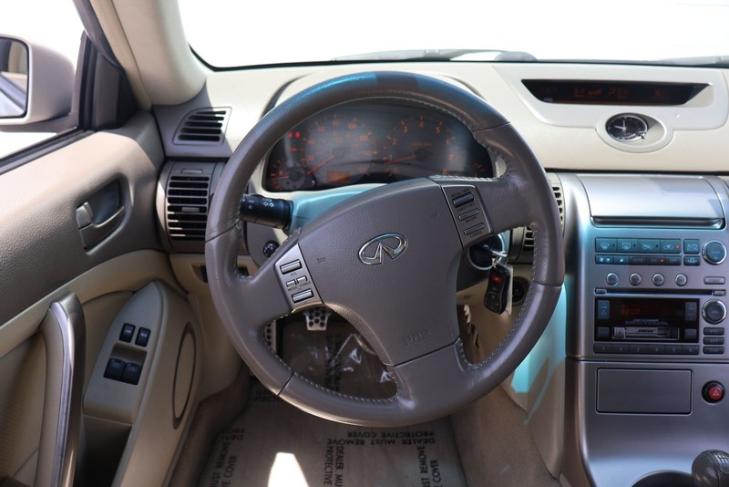 INFINITI G35 Coupe Vehicle Full-screen Gallery Image 23