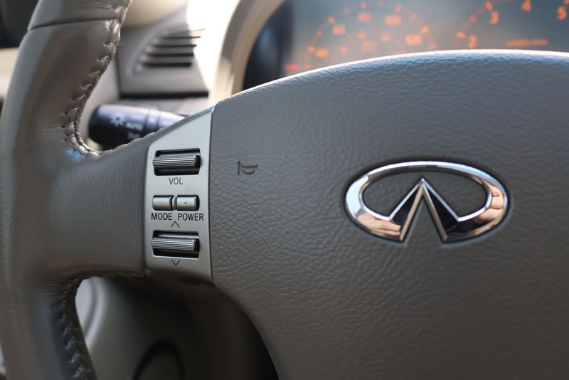 INFINITI G35 Coupe Vehicle Full-screen Gallery Image 24