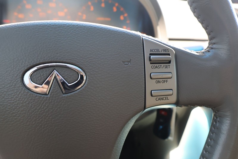 INFINITI G35 Coupe Vehicle Full-screen Gallery Image 25