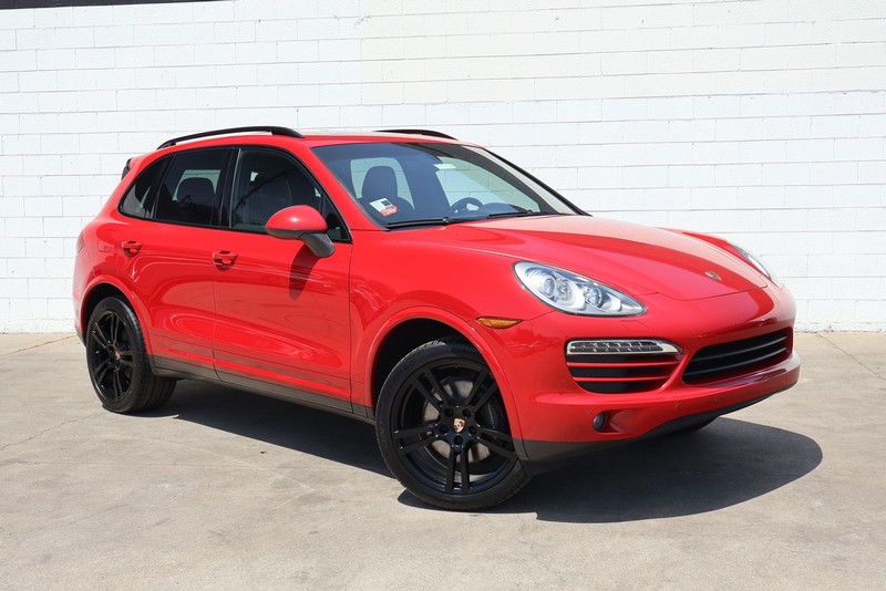 Porsche Cayenne Vehicle Full-screen Gallery Image 01