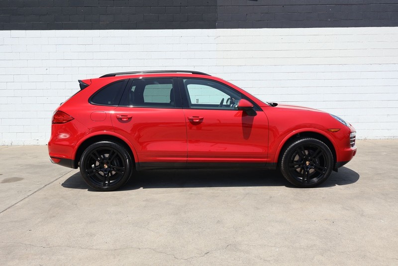 Porsche Cayenne Vehicle Full-screen Gallery Image 04