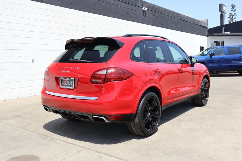Porsche Cayenne Vehicle Full-screen Gallery Image 05