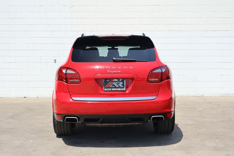 Porsche Cayenne Vehicle Full-screen Gallery Image 06