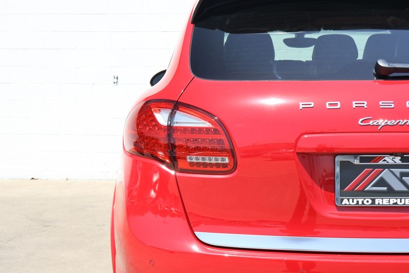 Porsche Cayenne Vehicle Full-screen Gallery Image 07