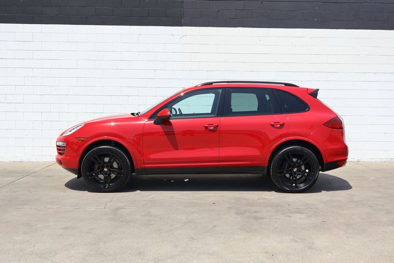Porsche Cayenne Vehicle Full-screen Gallery Image 11