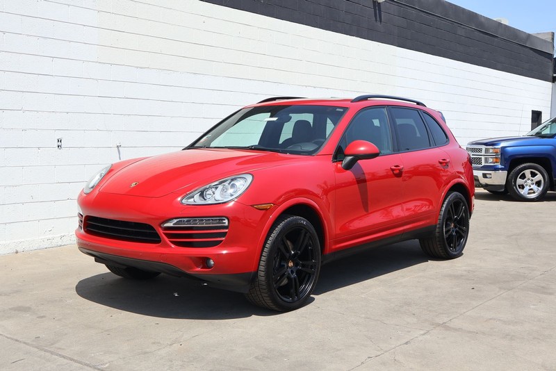 Porsche Cayenne Vehicle Full-screen Gallery Image 12