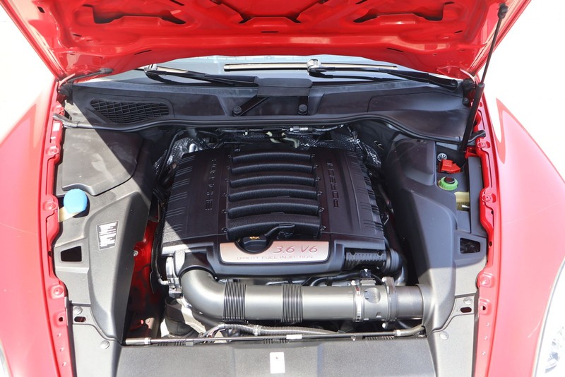 Porsche Cayenne Vehicle Full-screen Gallery Image 13