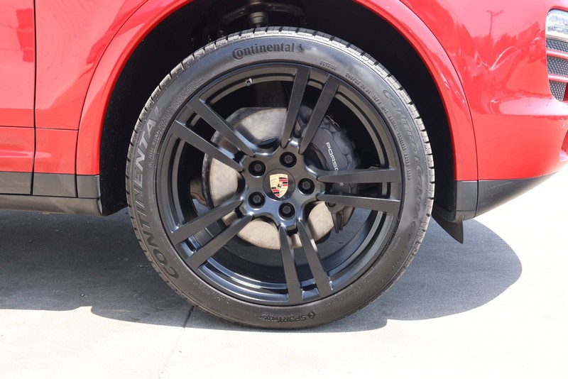 Porsche Cayenne Vehicle Full-screen Gallery Image 14