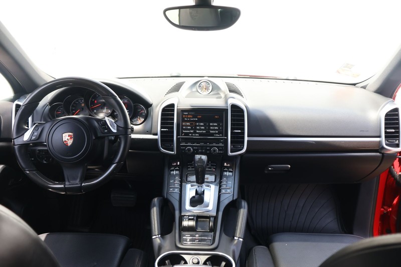 Porsche Cayenne Vehicle Full-screen Gallery Image 22