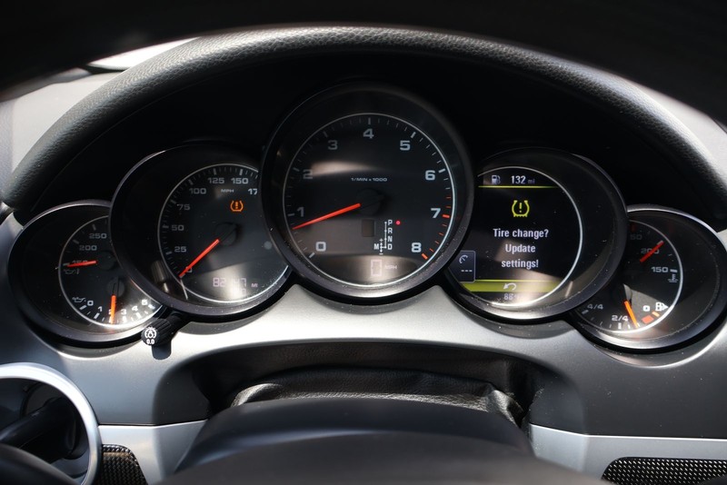 Porsche Cayenne Vehicle Full-screen Gallery Image 23