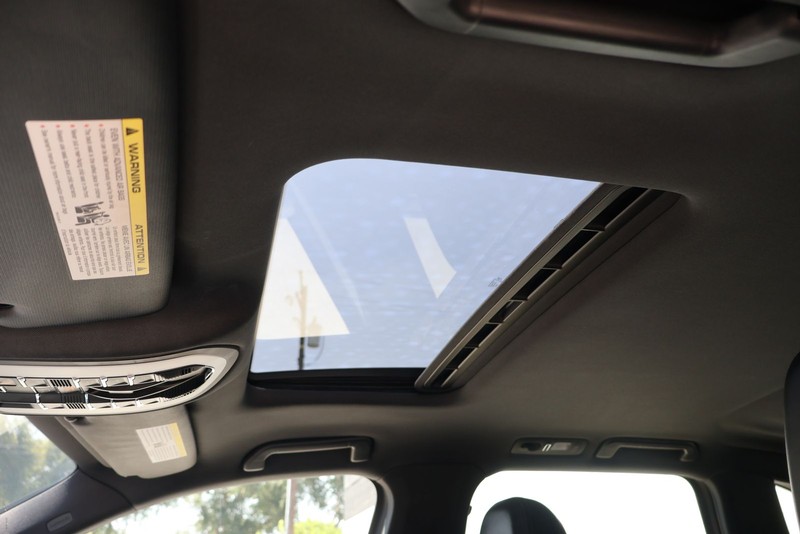 Porsche Cayenne Vehicle Full-screen Gallery Image 33