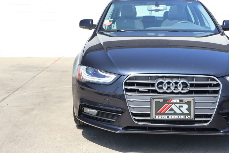 Audi A4 Vehicle Full-screen Gallery Image 03