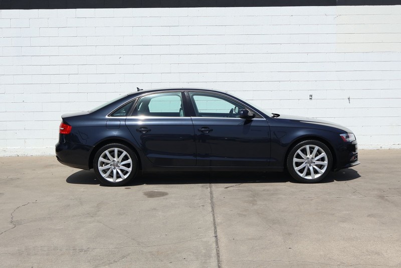 Audi A4 Vehicle Full-screen Gallery Image 04