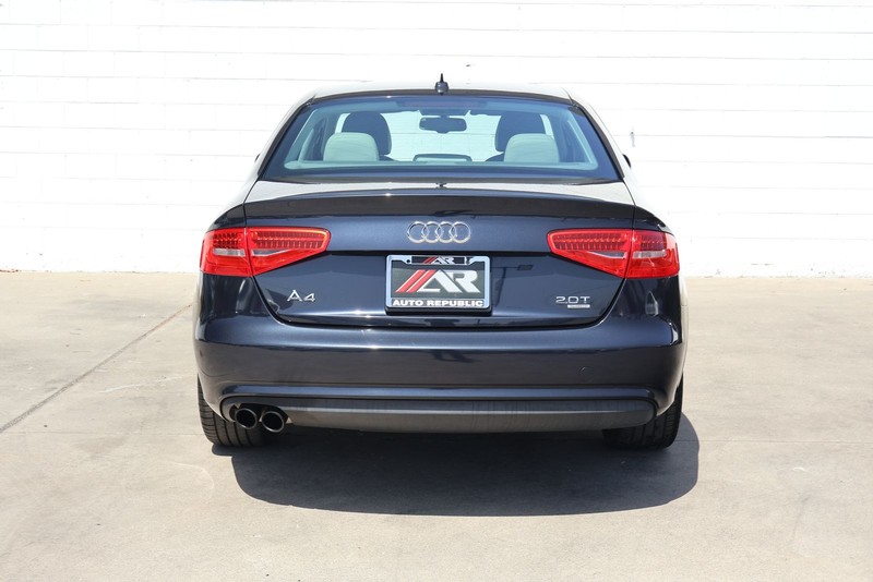 Audi A4 Vehicle Full-screen Gallery Image 06